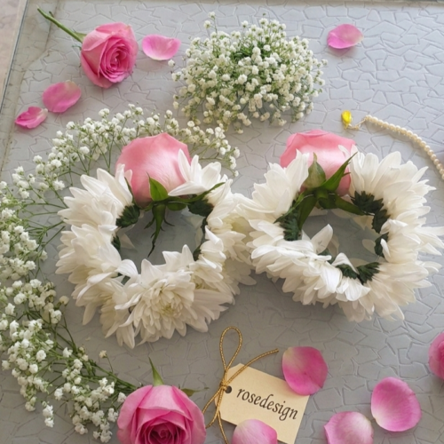 Delicate Pink Rose & White Chrysanthemum Gajray Set