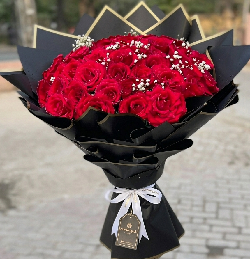 The Midnight Velvet – Luxury Red Rose Bouquet with Gold-Edged Black Wrap