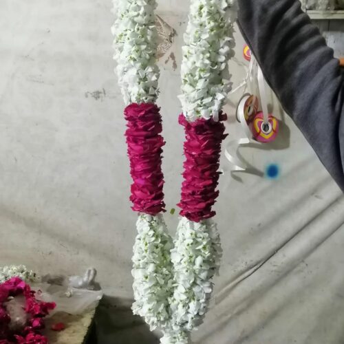 Wedding Flower Garland – White & Magenta Rose Petals Haar