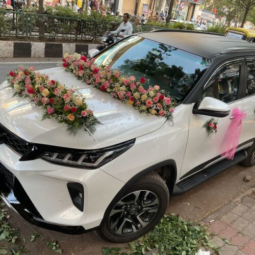 Modern SUV Wedding Decoration | Elegant Multi-Color Floral Design